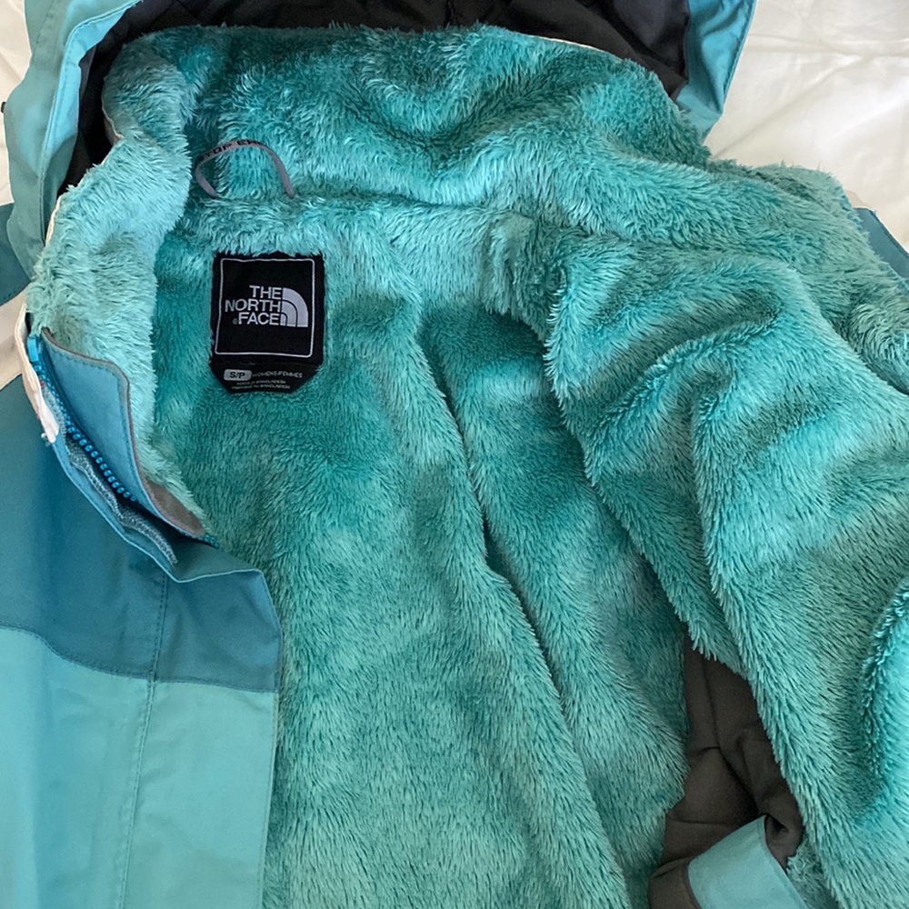 Northface Winter Jacket - image 4